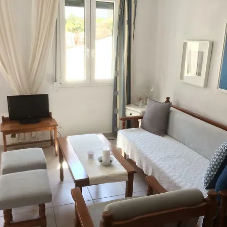 Angies House * סקופלוס טאון